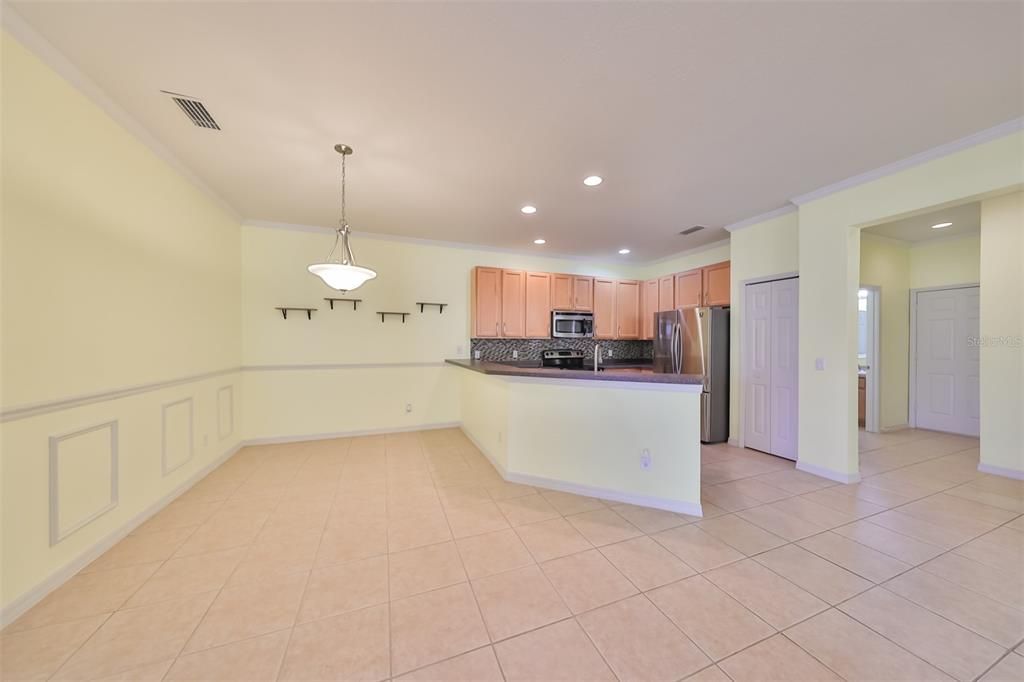 For Sale: $289,000 (2 beds, 2 baths, 1393 Square Feet)