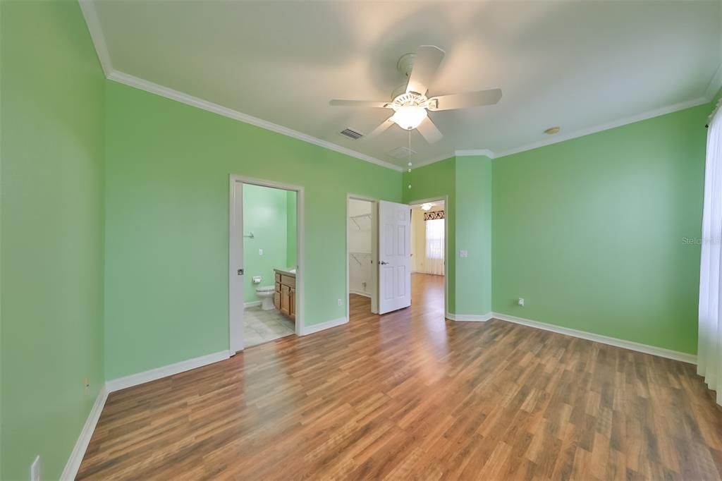 For Sale: $289,000 (2 beds, 2 baths, 1393 Square Feet)