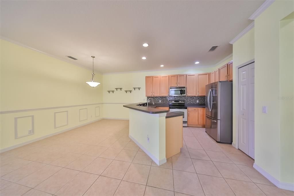 For Sale: $289,000 (2 beds, 2 baths, 1393 Square Feet)