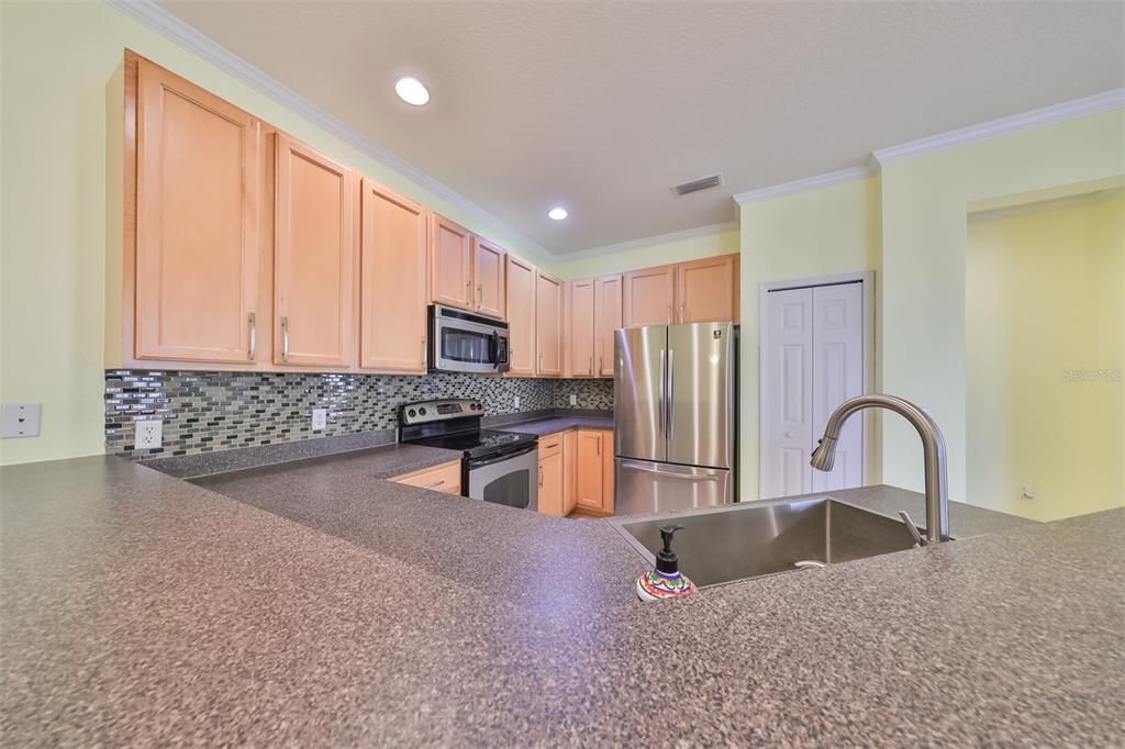 For Sale: $289,000 (2 beds, 2 baths, 1393 Square Feet)