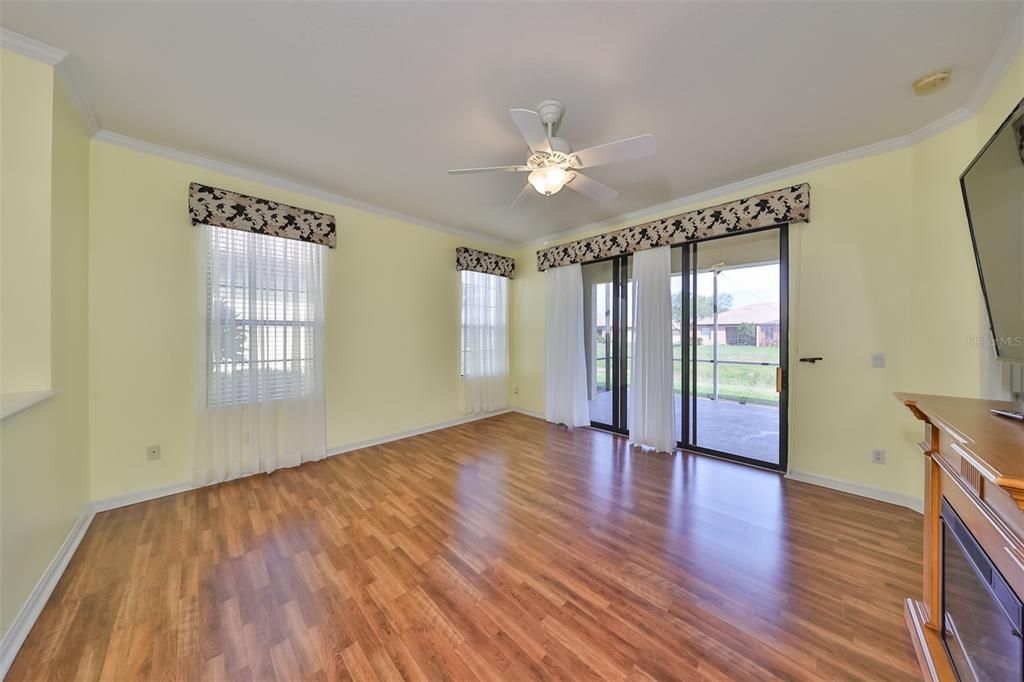 For Sale: $289,000 (2 beds, 2 baths, 1393 Square Feet)