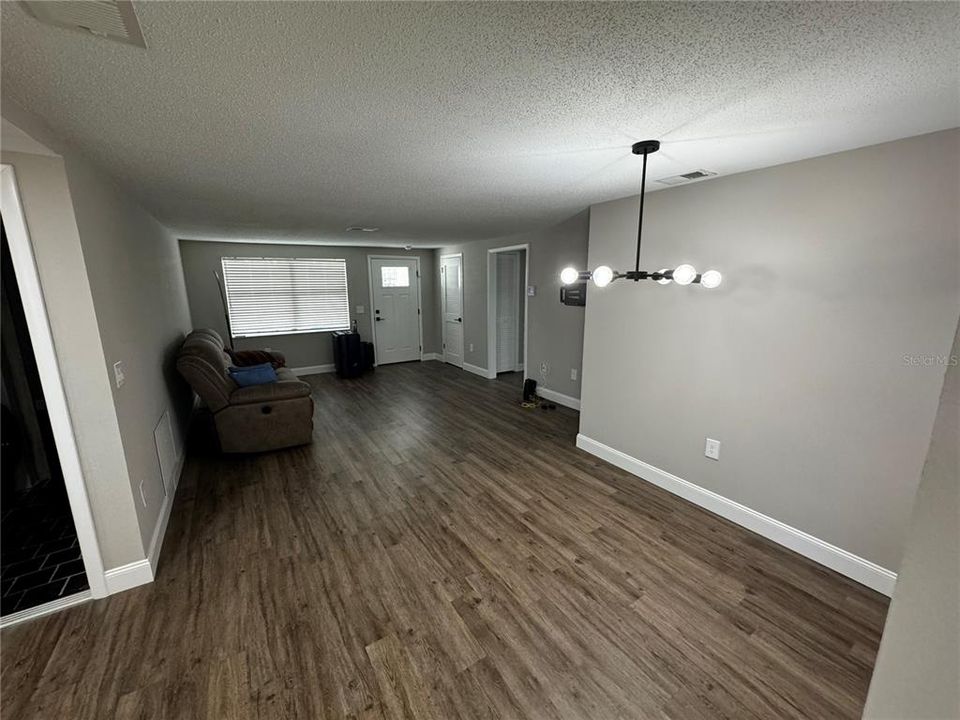 Living room/dining area
