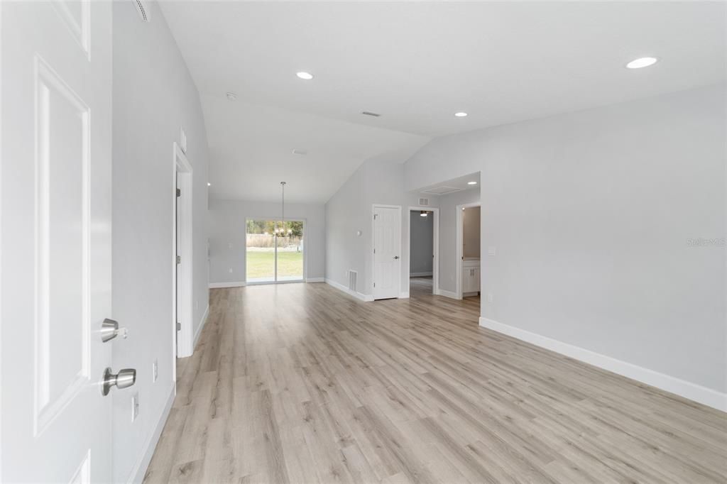 Active With Contract: $229,900 (3 beds, 2 baths, 1127 Square Feet)