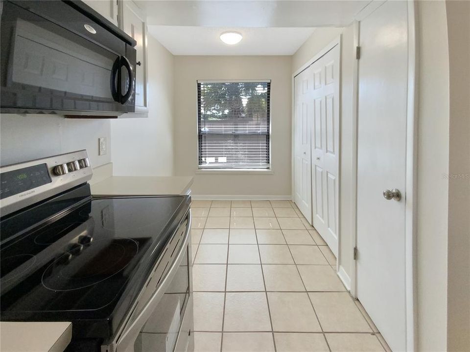 Active With Contract: $157,000 (2 beds, 2 baths, 1141 Square Feet)