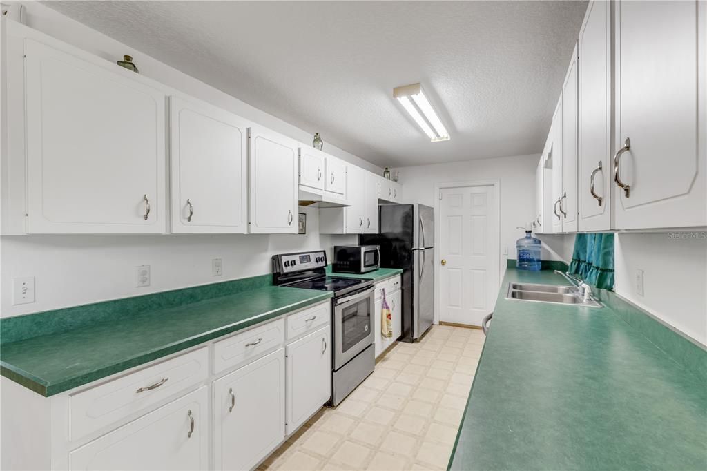 For Sale: $300,000 (3 beds, 2 baths, 1271 Square Feet)