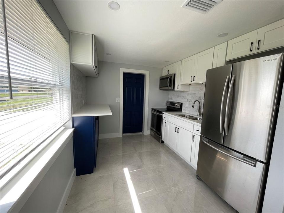 Recently Rented: $1,800 (2 beds, 1 baths, 1076 Square Feet)