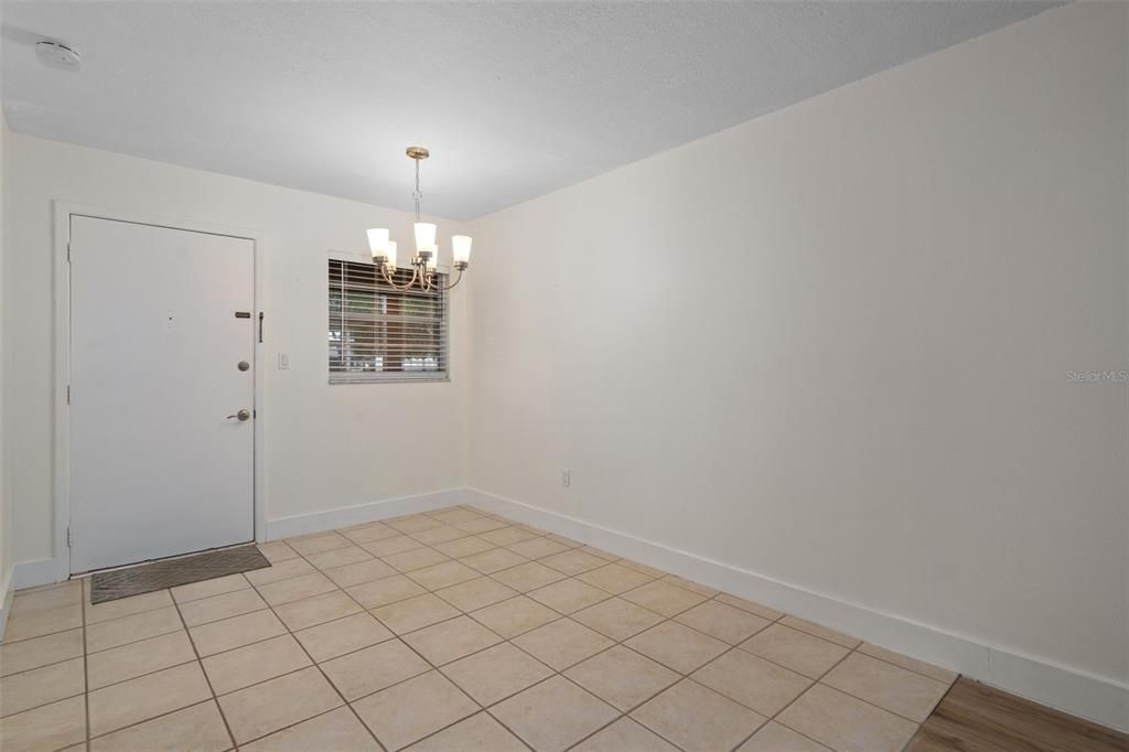 For Sale: $130,000 (1 beds, 1 baths, 708 Square Feet)