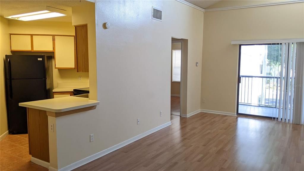 For Rent: $1,300 (1 beds, 1 baths, 675 Square Feet)