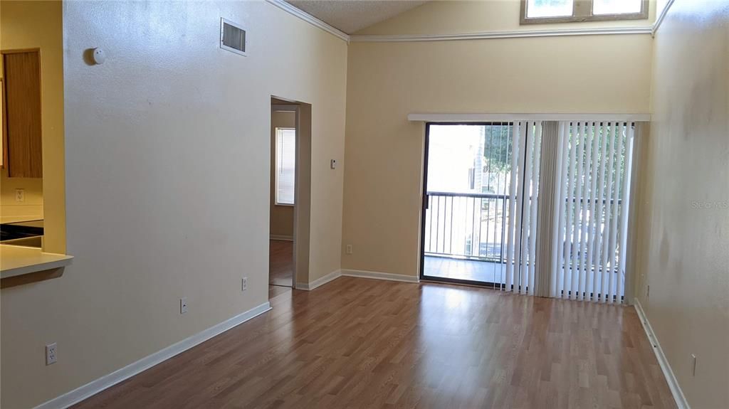 For Rent: $1,300 (1 beds, 1 baths, 675 Square Feet)