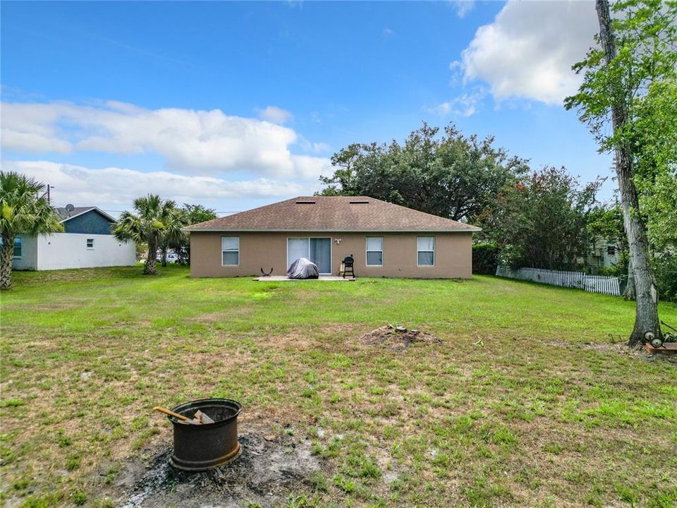 Active With Contract: $315,000 (3 beds, 2 baths, 1435 Square Feet)