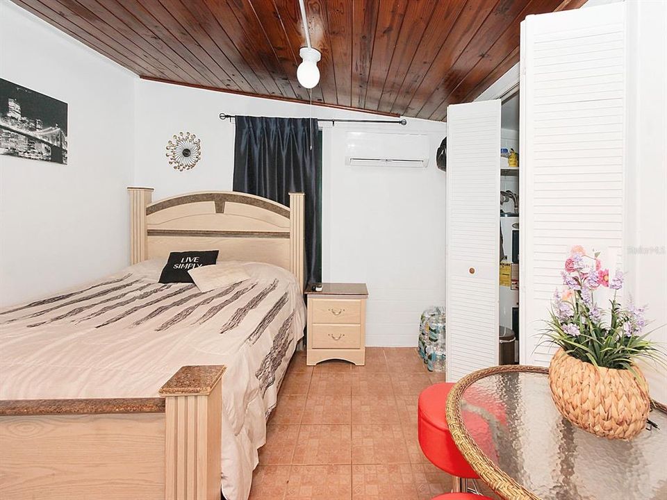 Activo con contrato: $345,000 (3 camas, 1 baños, 1312 Pies cuadrados)