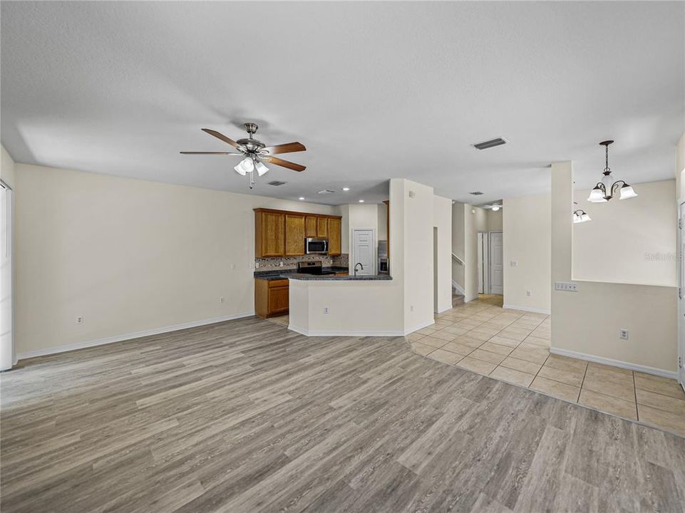 For Sale: $299,900 (3 beds, 2 baths, 1686 Square Feet)