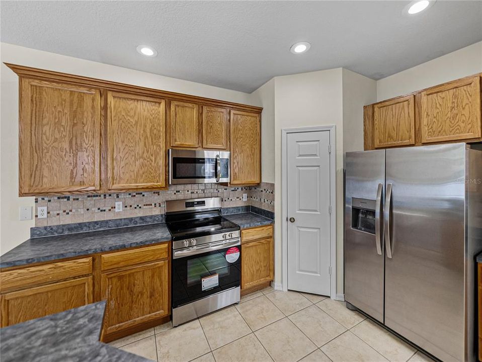 For Sale: $299,900 (3 beds, 2 baths, 1686 Square Feet)