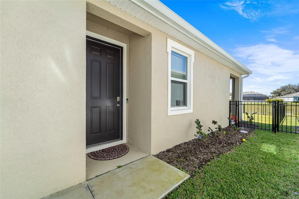 Active With Contract: $2,400 (3 beds, 2 baths, 1587 Square Feet)