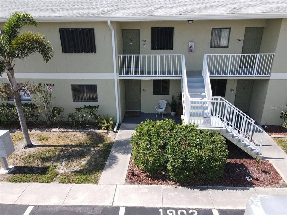 Active With Contract: $176,900 (2 beds, 2 baths, 886 Square Feet)