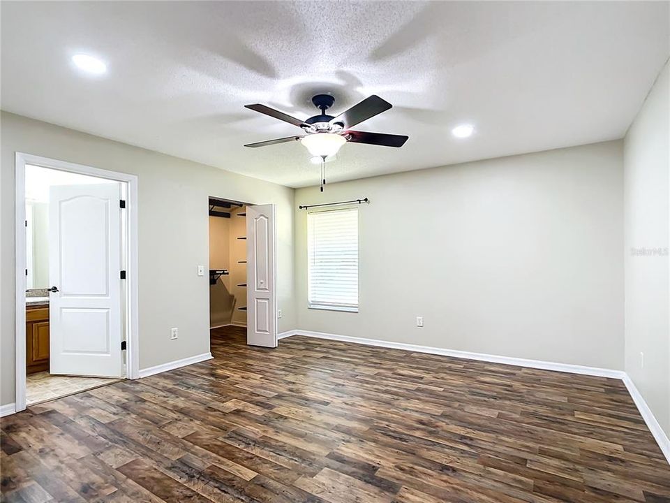 Active With Contract: $259,900 (3 beds, 2 baths, 1296 Square Feet)