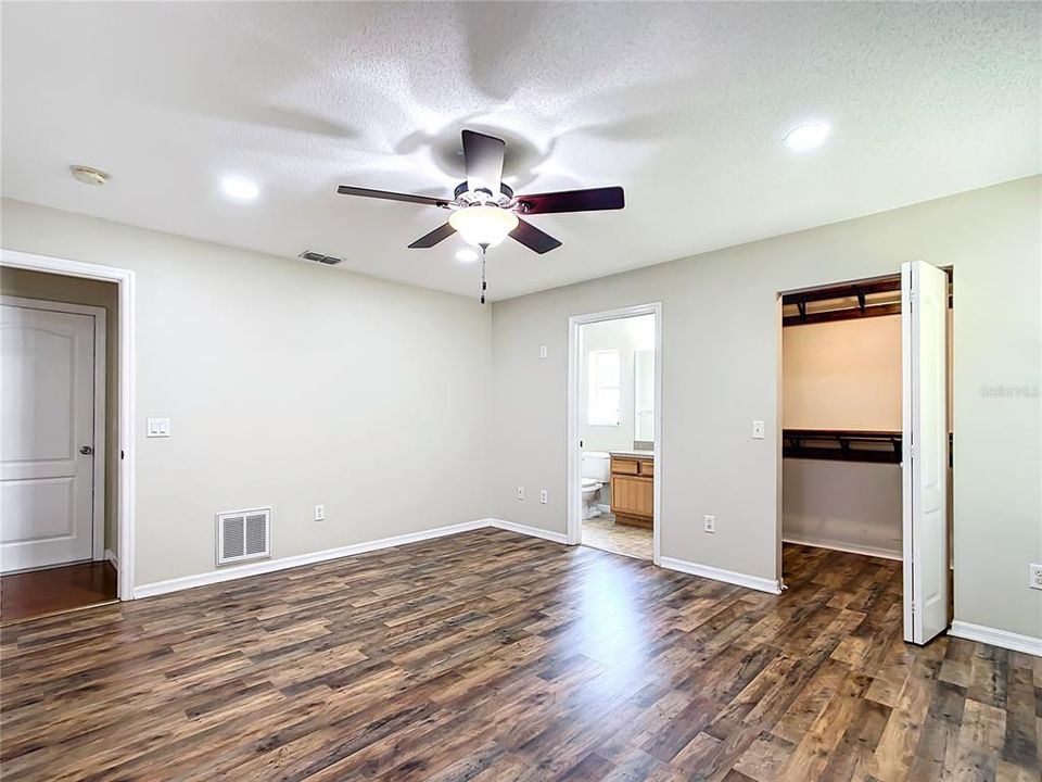 Active With Contract: $259,900 (3 beds, 2 baths, 1296 Square Feet)