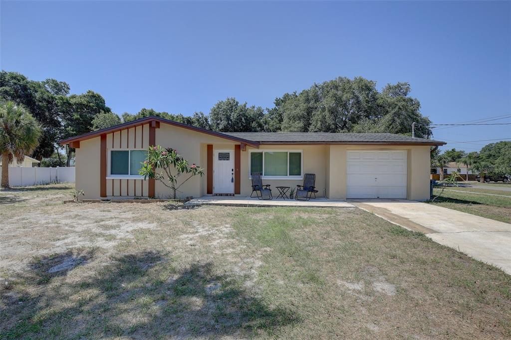 Recently Sold: $299,000 (2 beds, 1 baths, 1072 Square Feet)