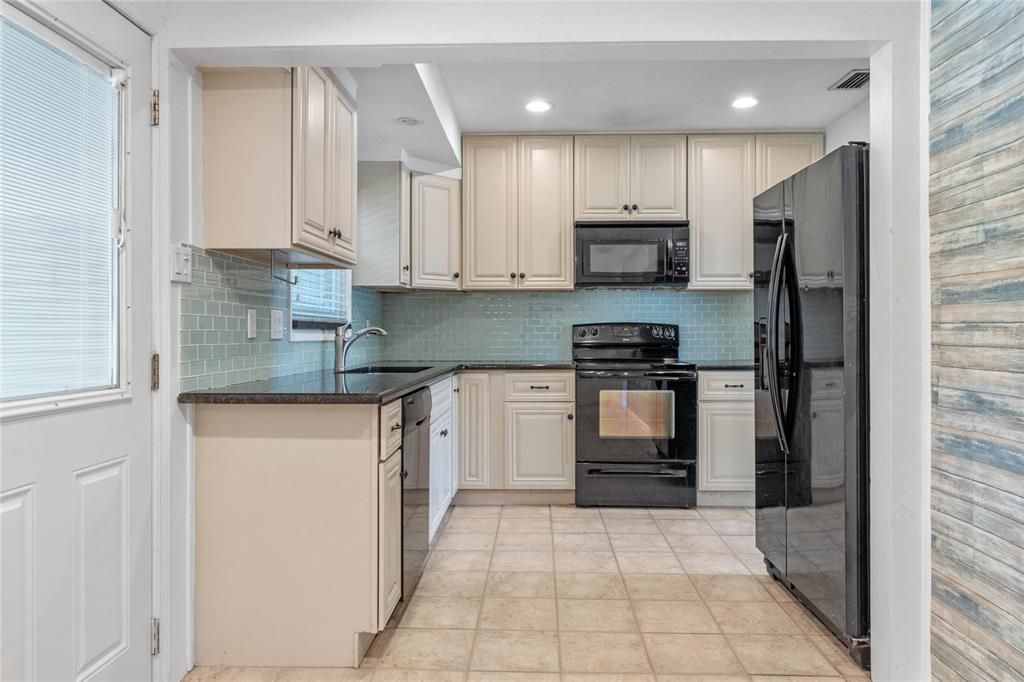 For Sale: $329,900 (3 beds, 1 baths, 1106 Square Feet)