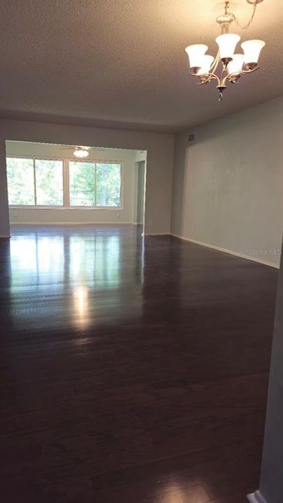 For Sale: $200,000 (2 beds, 2 baths, 1370 Square Feet)