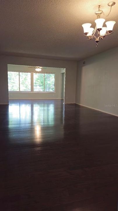 For Sale: $200,000 (2 beds, 2 baths, 1370 Square Feet)