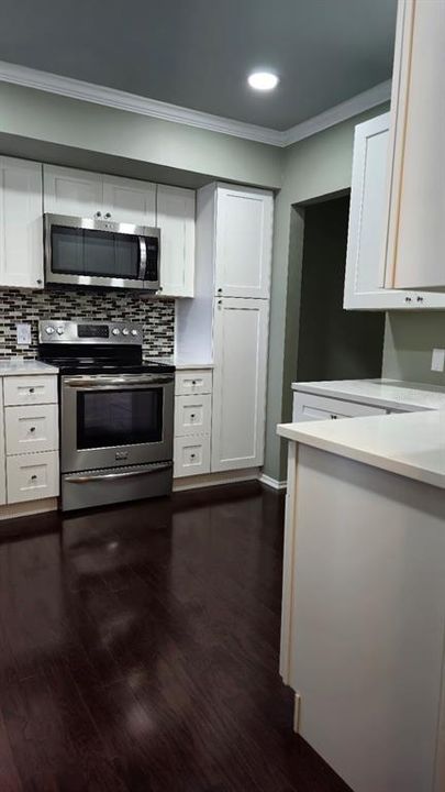 For Sale: $200,000 (2 beds, 2 baths, 1370 Square Feet)