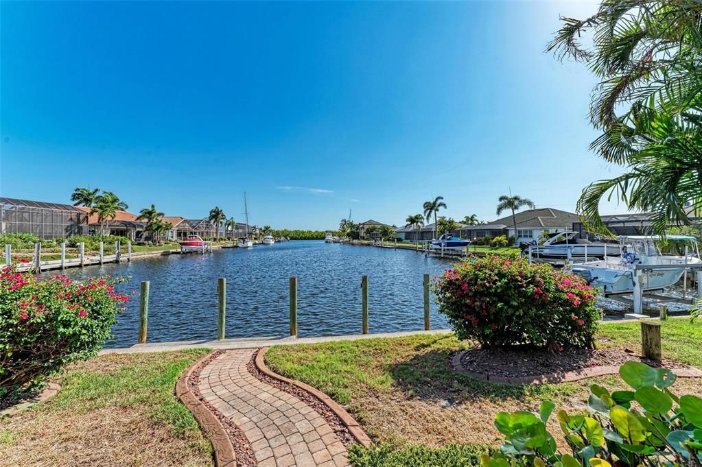 For Sale: $1,050,000 (3 beds, 3 baths, 2770 Square Feet)