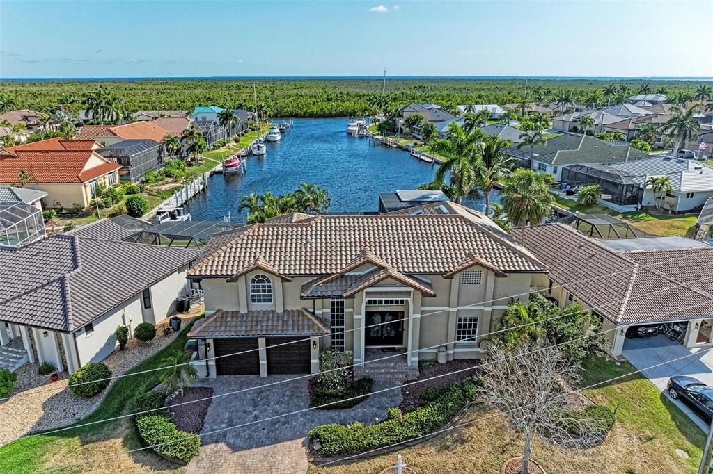 For Sale: $1,050,000 (3 beds, 3 baths, 2770 Square Feet)