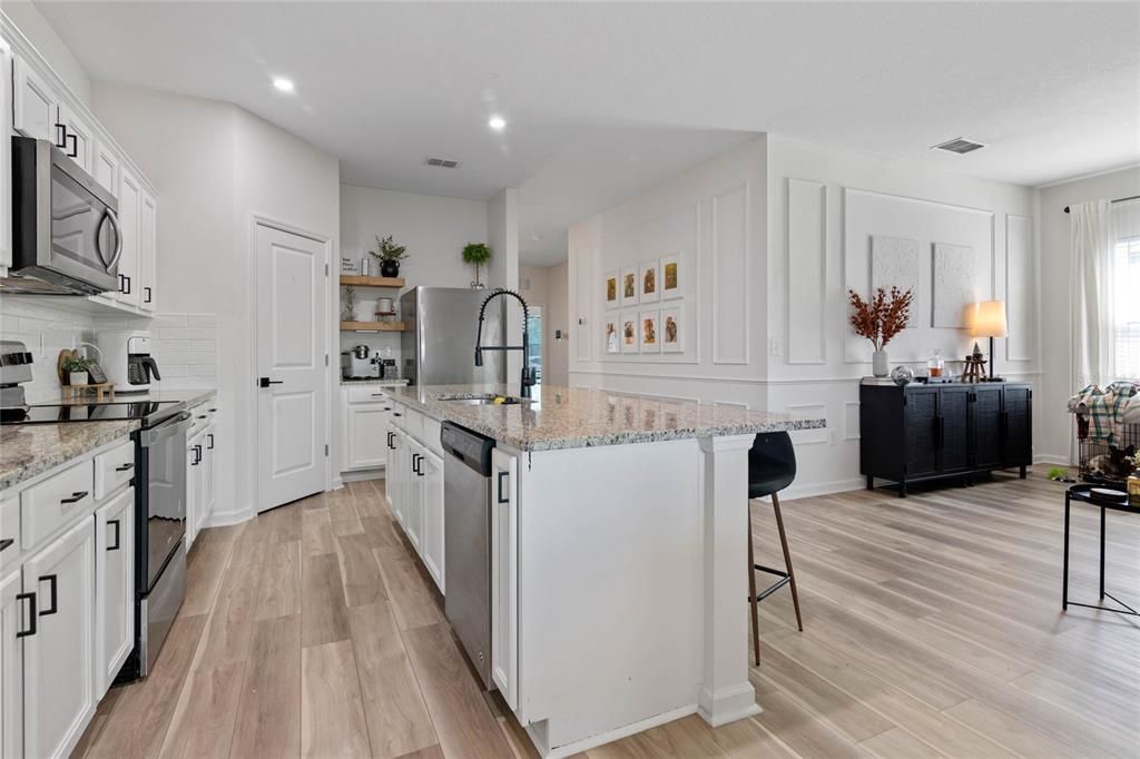 Active With Contract: $375,000 (4 beds, 2 baths, 1929 Square Feet)