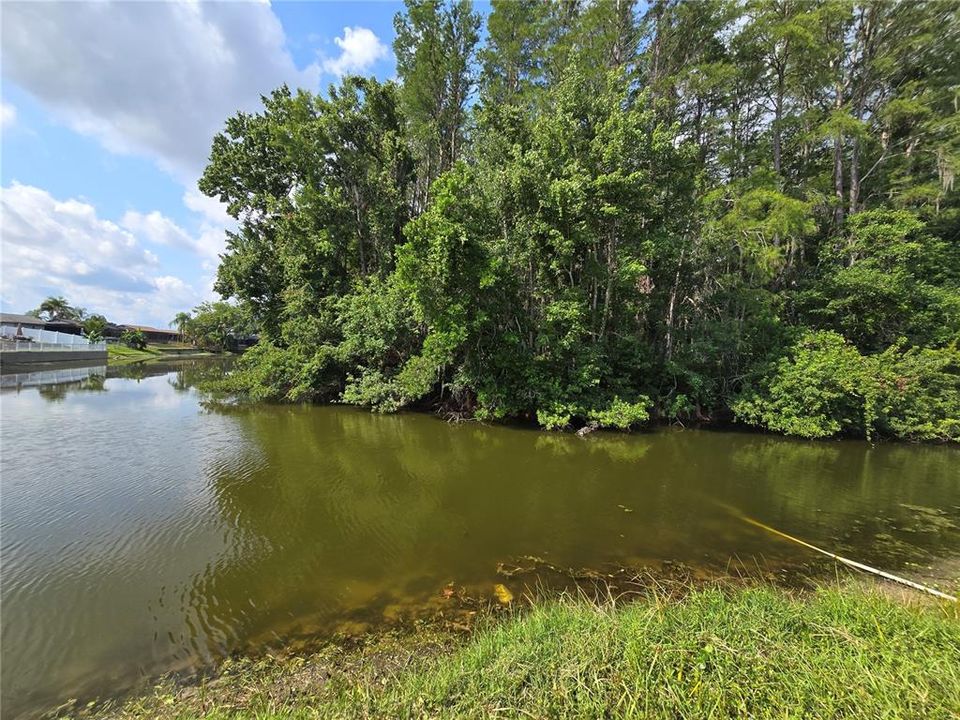 Active With Contract: $289,900 (2 beds, 2 baths, 1300 Square Feet)