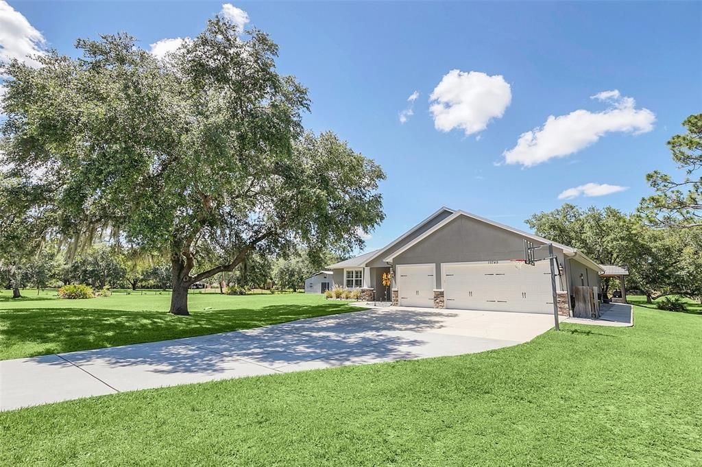 Active With Contract: $950,000 (4 beds, 3 baths, 2577 Square Feet)