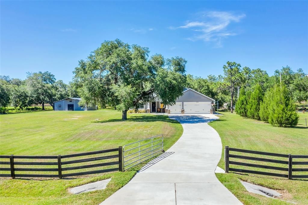 Active With Contract: $950,000 (4 beds, 3 baths, 2577 Square Feet)