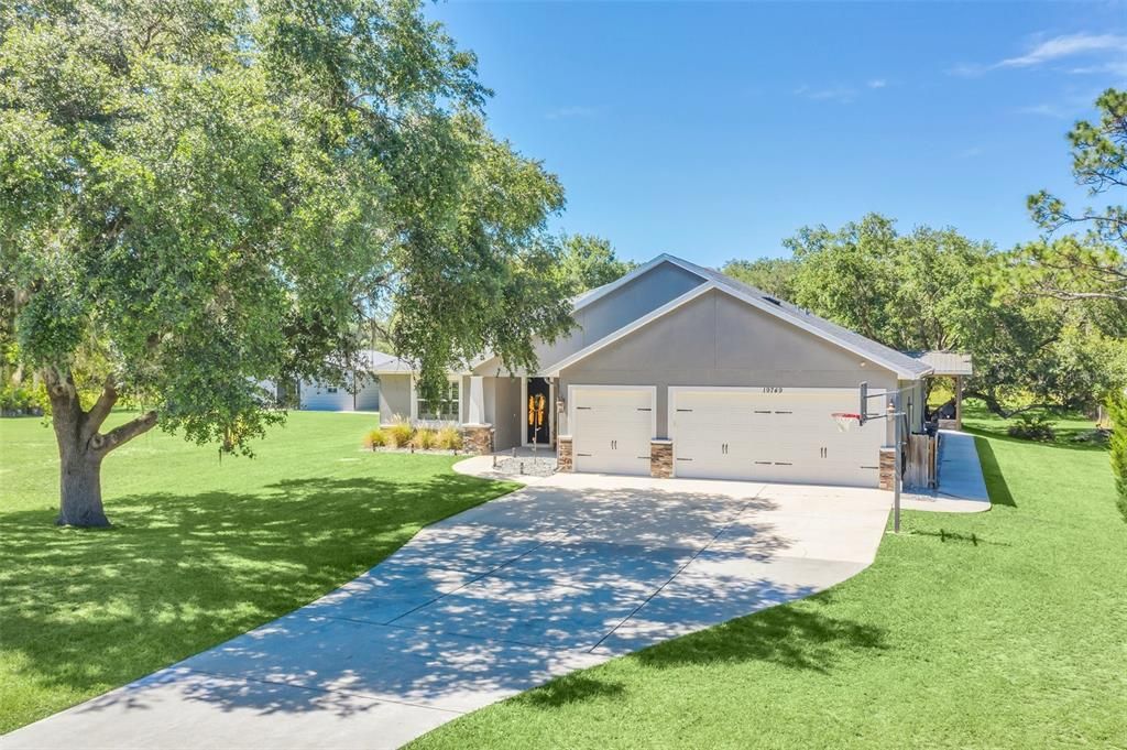 Active With Contract: $950,000 (4 beds, 3 baths, 2577 Square Feet)