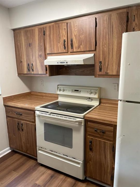Active With Contract: $1,000 (2 beds, 1 baths, 867 Square Feet)