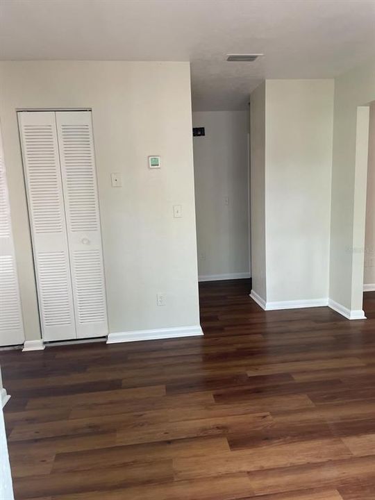 Active With Contract: $1,000 (2 beds, 1 baths, 867 Square Feet)
