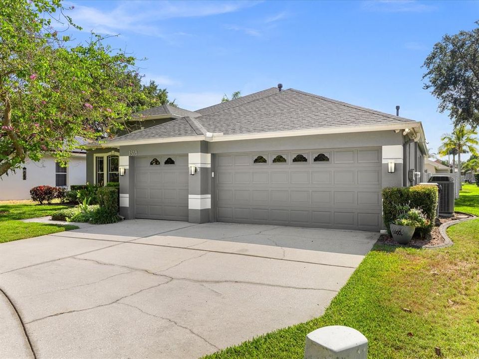 Active With Contract: $639,900 (4 beds, 3 baths, 2696 Square Feet)