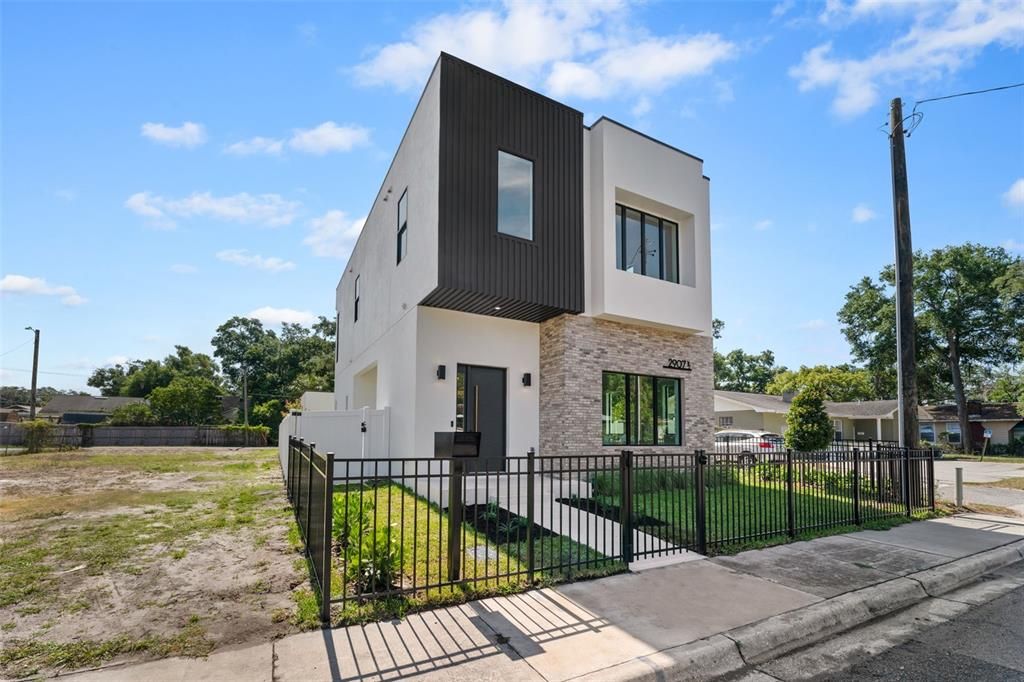 For Sale: $1,249,900 (4 beds, 2 baths, 2698 Square Feet)