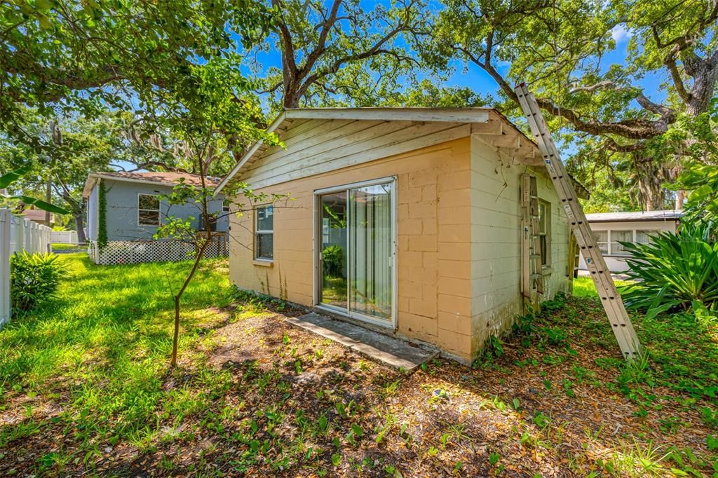 Active With Contract: $309,900 (2 beds, 2 baths, 1008 Square Feet)