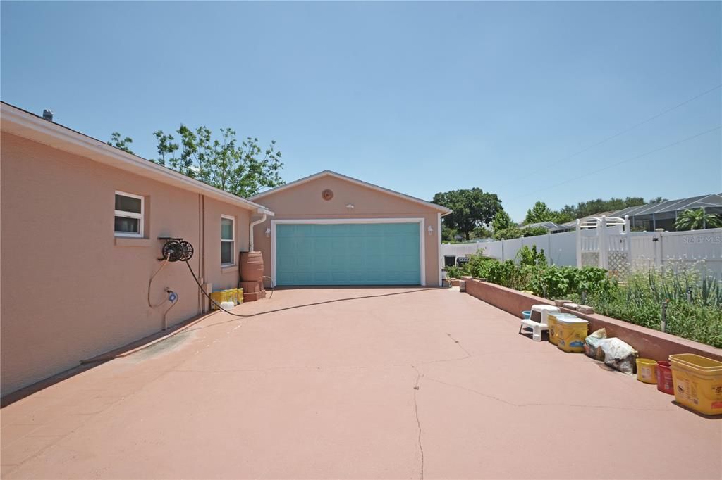 For Sale: $445,000 (3 beds, 2 baths, 1737 Square Feet)