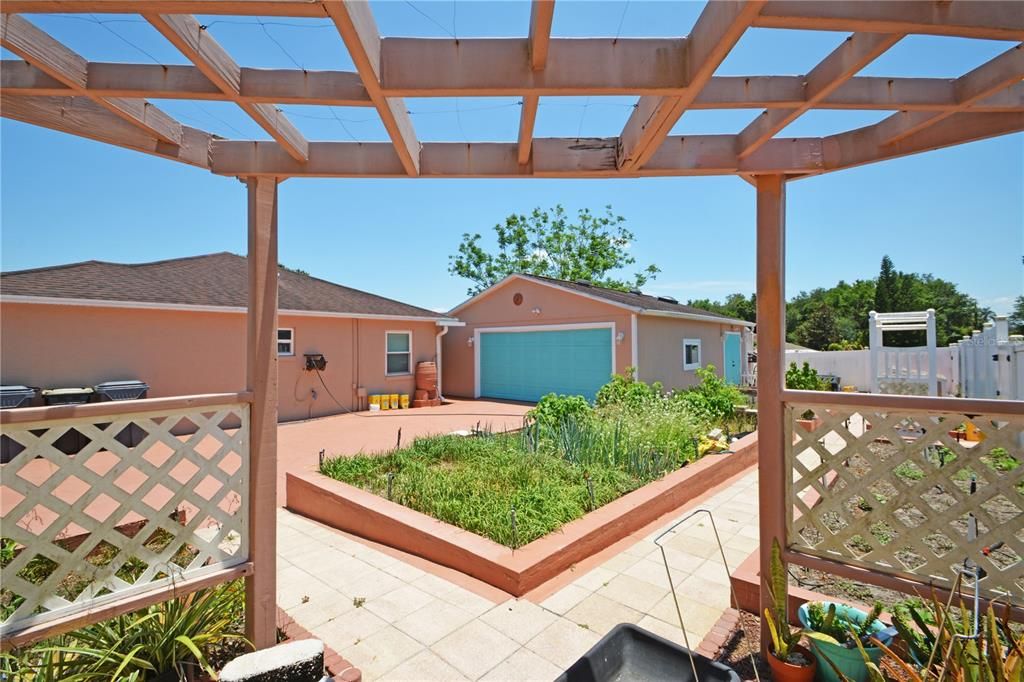 For Sale: $445,000 (3 beds, 2 baths, 1737 Square Feet)