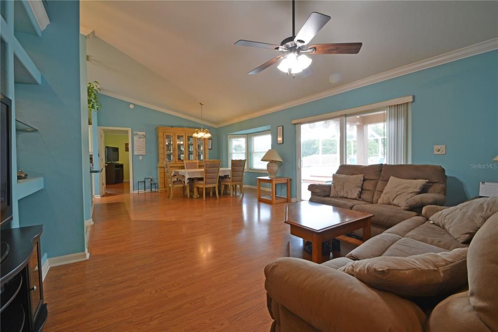 For Sale: $445,000 (3 beds, 2 baths, 1737 Square Feet)