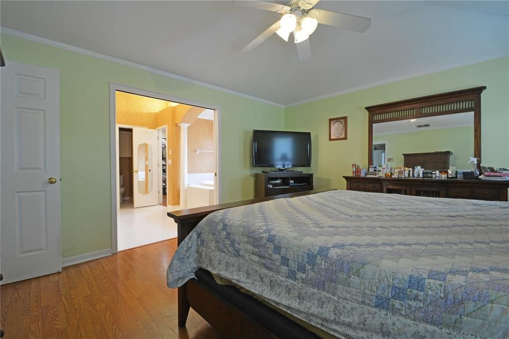 For Sale: $445,000 (3 beds, 2 baths, 1737 Square Feet)