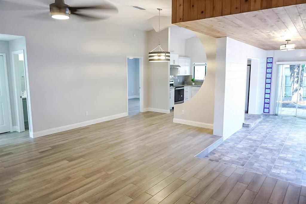 Recently Sold: $340,000 (2 beds, 2 baths, 1010 Square Feet)