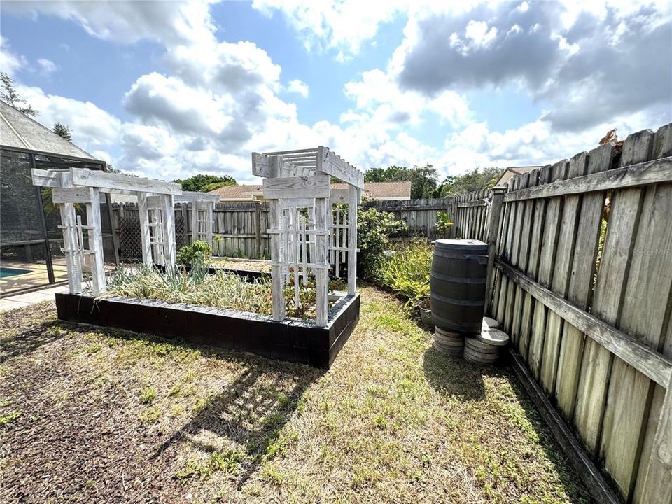 Active With Contract: $300,000 (3 beds, 2 baths, 1414 Square Feet)