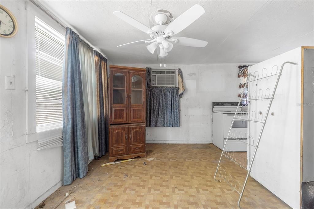 Active With Contract: $70,000 (3 beds, 1 baths, 820 Square Feet)