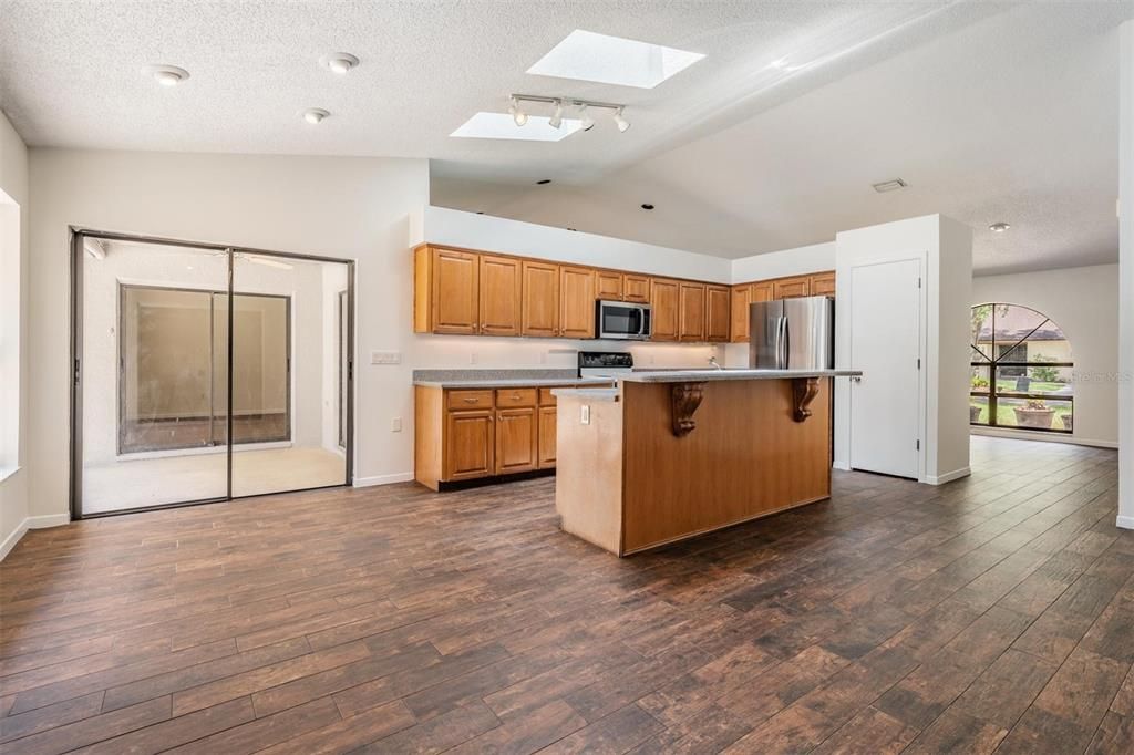 Active With Contract: $585,000 (4 beds, 2 baths, 2256 Square Feet)