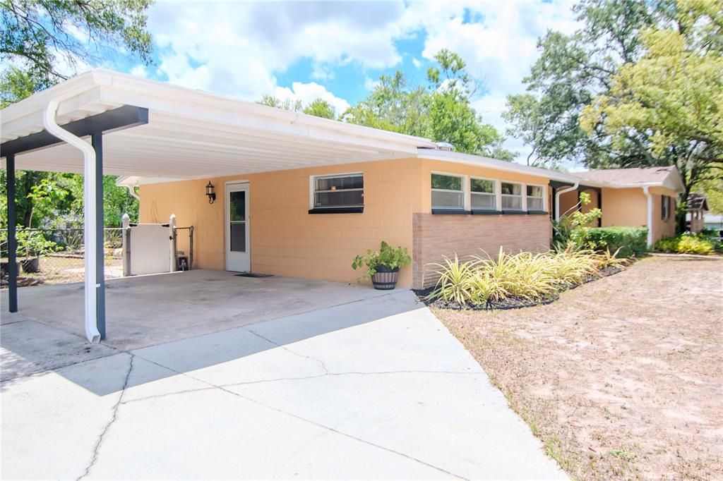Active With Contract: $359,000 (3 beds, 2 baths, 1762 Square Feet)