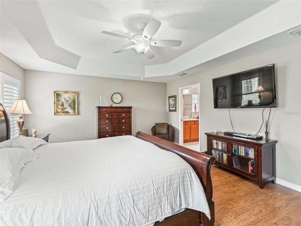 For Sale: $549,000 (3 beds, 2 baths, 1923 Square Feet)