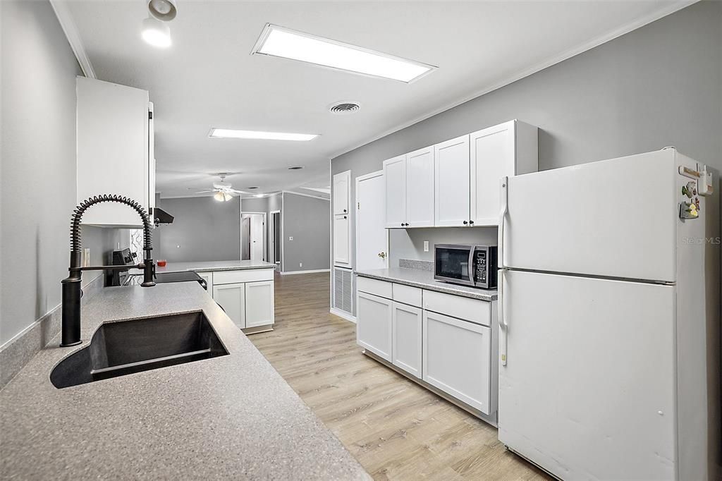 Active With Contract: $235,900 (3 beds, 2 baths, 2223 Square Feet)