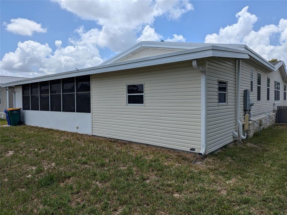 Active With Contract: $235,900 (3 beds, 2 baths, 2223 Square Feet)